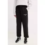 Donji dio trenirke New Balance za žene, boja: crna, s tiskom, WP51500BK